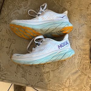 Hoka Clifton 8 runing shoes